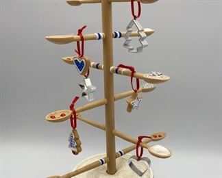 Lot 293 | HALLMARK DECORATIVE CHRISTMAS COOKIE BAKING TREE
