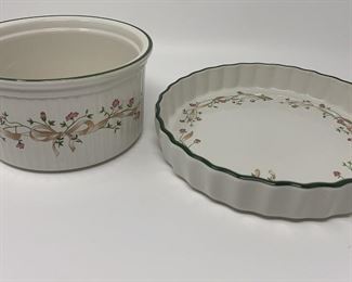 Lot 304 | CLOVERLEAF ENGLAND ETERNAL BEAU CASSEROLE & POT
