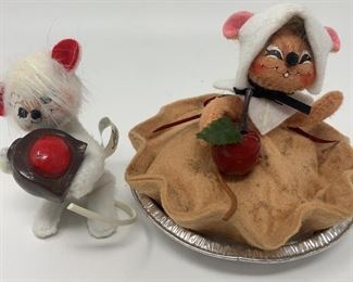 Lot 320 | ANNALEE MOUSE 3IN DOLLS PIE DESSERT MICE DOLL

