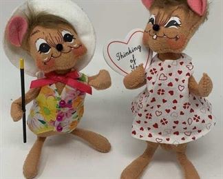 Lot 321 | ANNALEE MOUSE VALENTINES PAINTER DOLLS DOLL MICE
