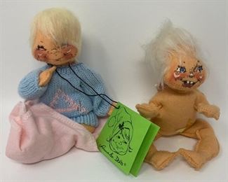 Lot 324 | ANNALEE BABY DOLL DOLLS 5IN BABIE W TAG
