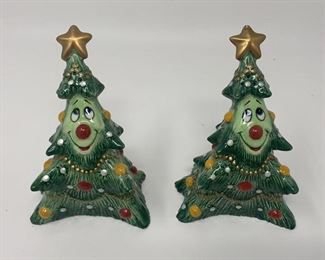 Lot 335 | FITZ & FLOYD WEE CHRISTMAS TREE S & P SHAKERS
