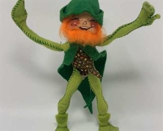 Lot 361 | ANNALEE ST PATRICK LEPRECHAUN 8IN DOLL
