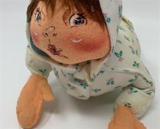 Lot 365 | ANNALEE DOLL CHRISTMAS KISSING BABY 12”
