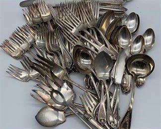 Lot 374 | VINTAGE WM ROGERS 3X SILVERPLATE FLATWARE SET
