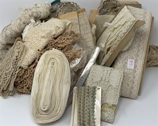 Lot 384 | ANTIQUE LACE VINTAGE CRAFT DOILY TRIM FABRIC
