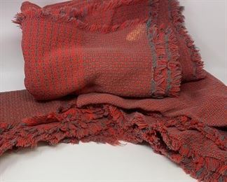 Lot 395 | VTG RED/GREEN BLANKET, THROW & TREE SKIRT
