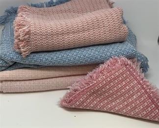 Lot 396 | VTG MULTI-COLOR BLANKET & HAND-TOWEL SET
