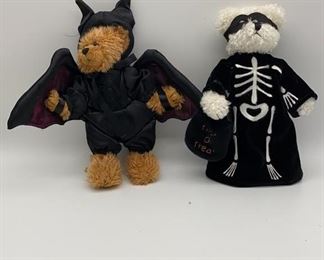 Lot 409 | HALLOWEEN STUFFED PLUSH TEDDY BEARS TY BEANIE
