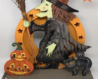 Lot 410 | HALLOWEEN WITCH ELECTRONIC DECOR TESTED 22IN
