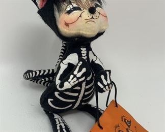 Lot 418 | ANNALEE HALLOWEEN MOUSE DOLL FIGURE 6IN SKELETON

