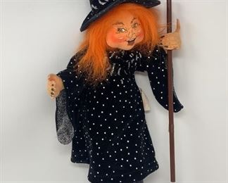 Lot 422 | ANNALEE HALLOWEEN LARGE WITCH FIGURE DOLL 20IN
