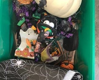 Lot 426 | HALLOWEEN INDOOR DECORATION LOT PUMPKIN, GHOSTS
