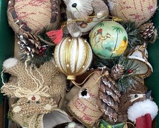 Lot 432 | ORNAMENTS FARMHOUSE NATURE COTTAGECORE CHRISTMAS
