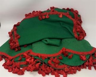 Lot 441 | CHRISTMAS ROUND TABLECLOTH & TABLE-MATS
