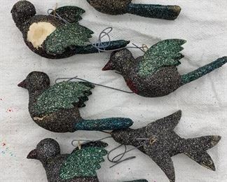 Lot 483 | VINTAGE BIRD ORNAMENT SET GLITTER
