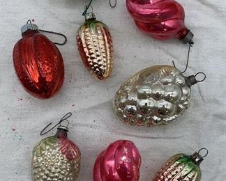 Lot 485 | ANTIQUE GLASS ORNAMENT LOT OF 8 CORN FRUIT
