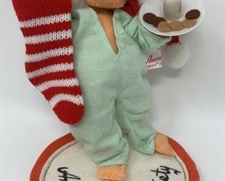 Lot 493 | ANNALEE CHRISTMAS ‘85 SOCIETY DOLL FIGURE 8IN
