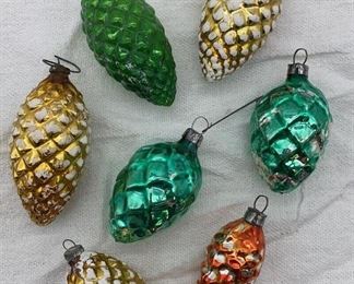 Lot 499 | ANTIQUE GLASS ORNAMENT LOT OF 7 PINECONES
