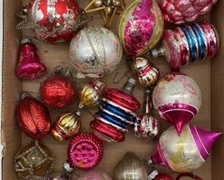 Lot 500 | ANTIQUE BLOWN GLASS ORNAMENTS LOT PINK
