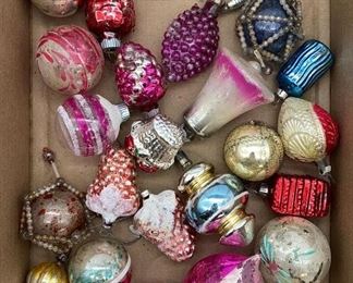 Lot 501 | ANTIQUE BLOWN GLASS ORNAMENTS LOT PURPLE
