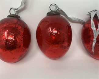 Lot 506 | VTG RED OVAL LARGE CHRISTMAS ORNAMENT SET
