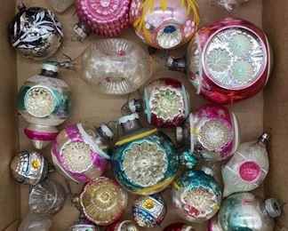 Lot 510a | ANTIQUE GLASS BLOWN ORNAMENT BAUBLE LOT
