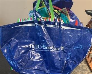 Lot 547 | LARGE LOT OF VINYL SHOPPING BAGS TOTE BAG
