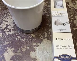 Lot 549 | NIB 18IN TOWEL BAR & WASTE BIN
