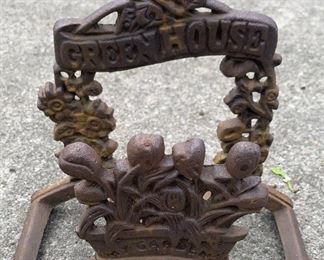 Lot 570 | VINTAGE CAST IRON GARDEN HOSE HANGER
