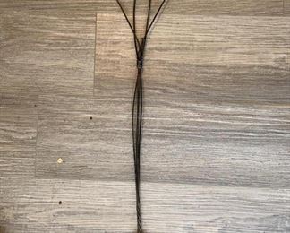 Lot 580 | ANTIQUE RUG BEATER WOOD WIRE LONG LARGE

