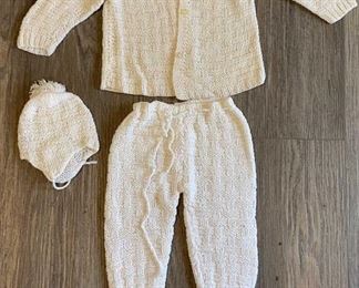 Lot 604 | HAND CROCHETED BABY NEWBORN OUTFIT LAYETTE SET
