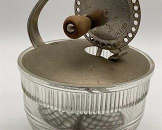 Lot 606 | ANDROCK EGG BEATER WITH MEASURING CUP
