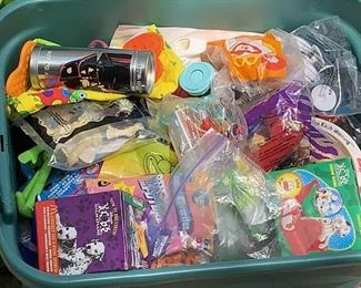 Lot 618 | HUGE VTG MCDONALD’S HAPPY MEAL TOYS LOT
