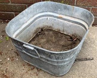Lot 620 | METAL GALVANIZED SQUARE WASH BASIN
