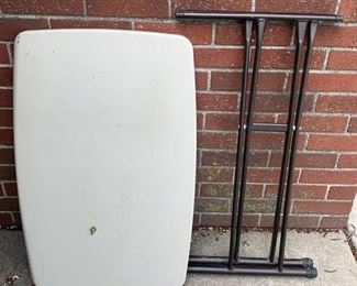 Lot 622 | 3FT FOLDING TABLE
