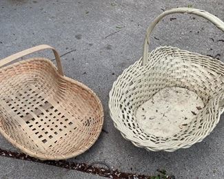 Lot 621 | VINTAGE WICKER WOVEN HANDLED BASKETS (2)
