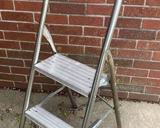 Lot 625 | 3FT ALUMINUM 2 STEP LADDER
