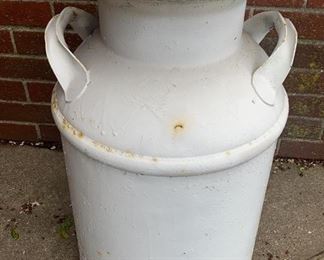 Lot 626 | VINTAGE WHITE STEEL MILK CAN
