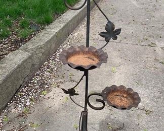 Lot 630 | VINTAGE CAST IRON 3-TIER GARDEN PLANT STAND
