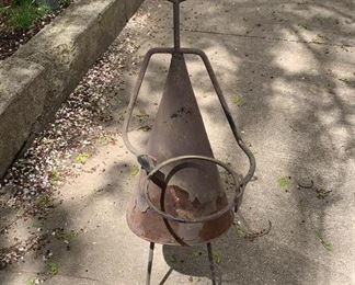 Lot 631 | VTG CAST IRON STANDING GIRL PLANT HOLDER GARDEN
