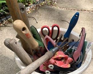 Lot 632 | GARDENING GLOVES, SHEARS, CLIPPERS, SCISSORS &
