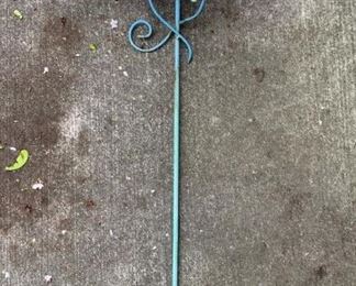 Lot 635 | VTG GARDEN FROG FLOWER HOOK 3FT
