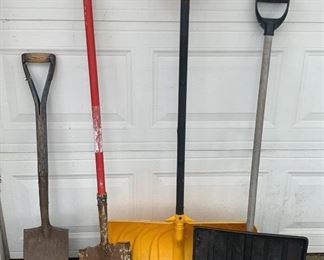 Lot 637 | GARDEN & SNOW SHOVEL LOT
