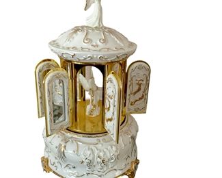 VINTAGE MR CHRISTMAS CAROUSEL MUSIC BOX
Plays 30 songs. Appraised at $70