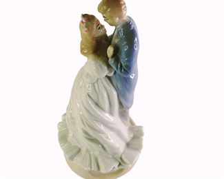 Andante Bride Groom Musical Figurine Wedding Music Box Porcelain 1970s
This fabulous vintage figurine music box features a bride and groom staring in each other's eyes as they seem to be dancing. Plays the music of the song "We've Only Just Begun" by the Carpenters. Instrumental only, the Carpenters do not sing the song.