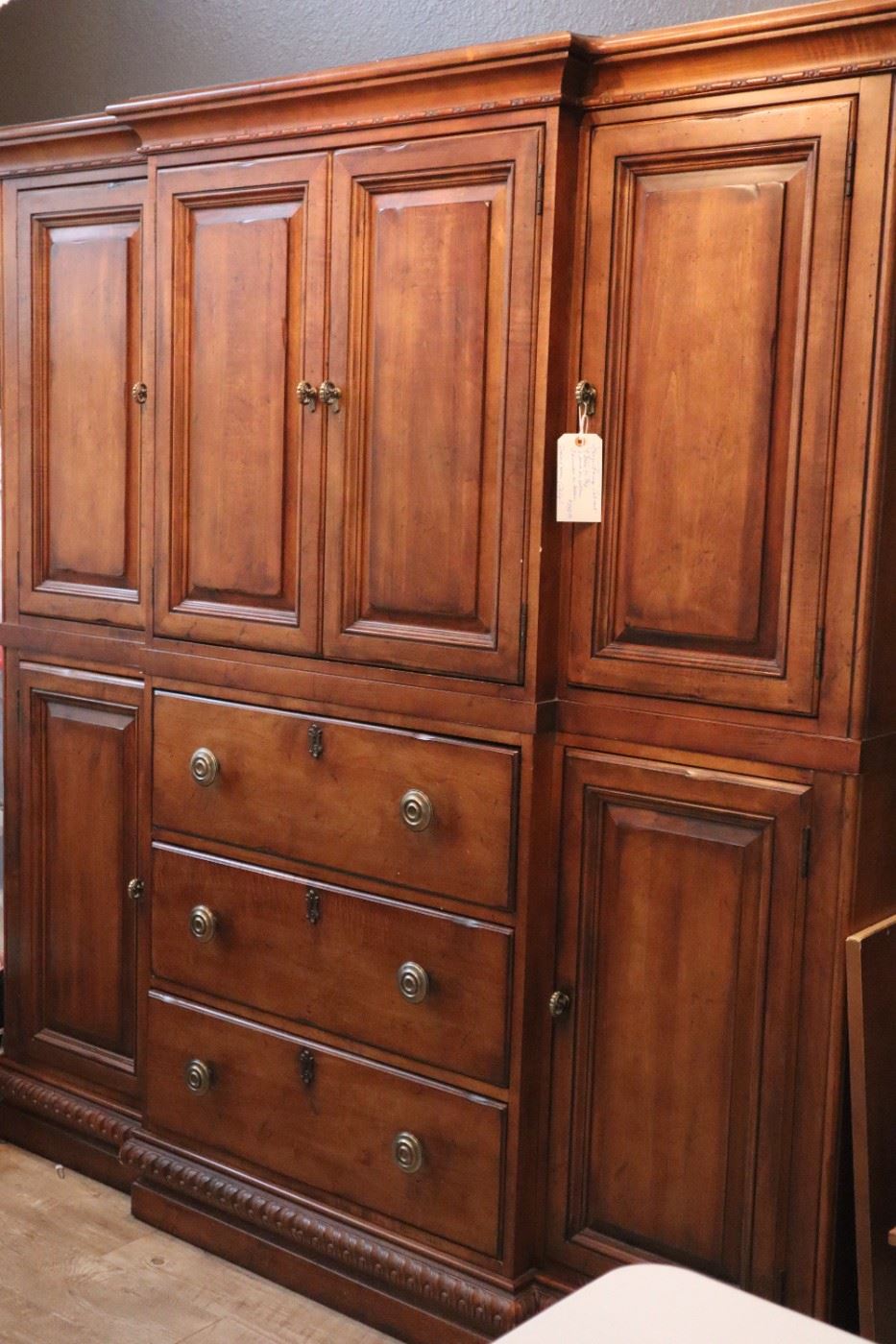 Very large storage piece