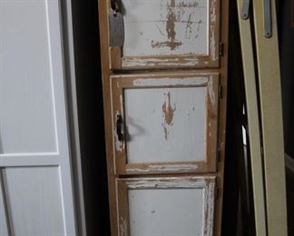 Fun storage w/ 3 doors