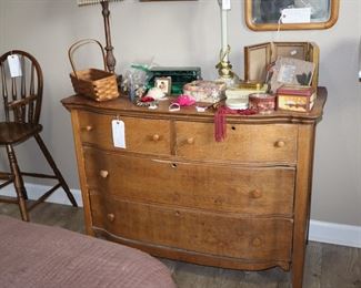Vintage 4-drawer oak chest