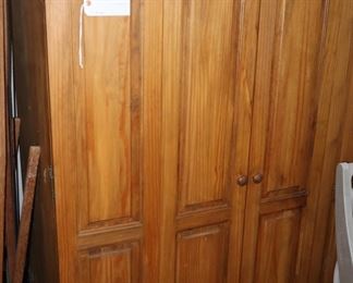 4-door storage piece, great anywhere